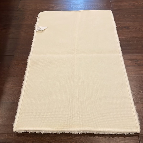 2/$20 Fluffy super soft, creamy/white bath mat - Picture 4 of 5